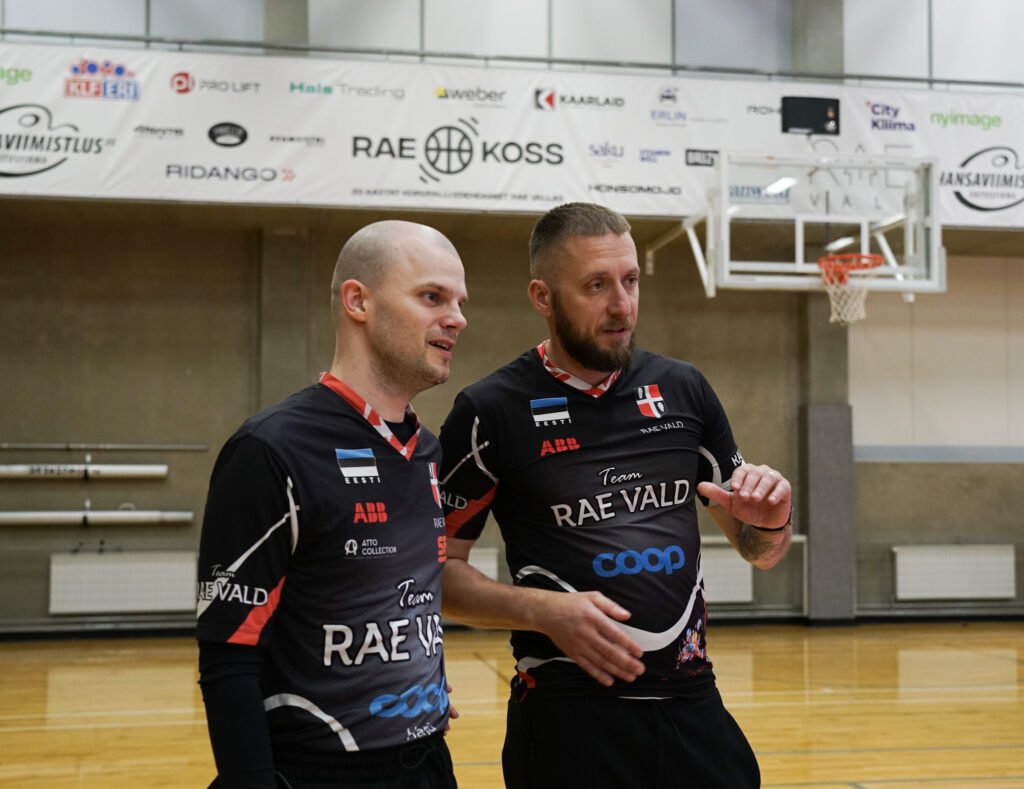 Klubi sportlased ja treenerid spordihoones